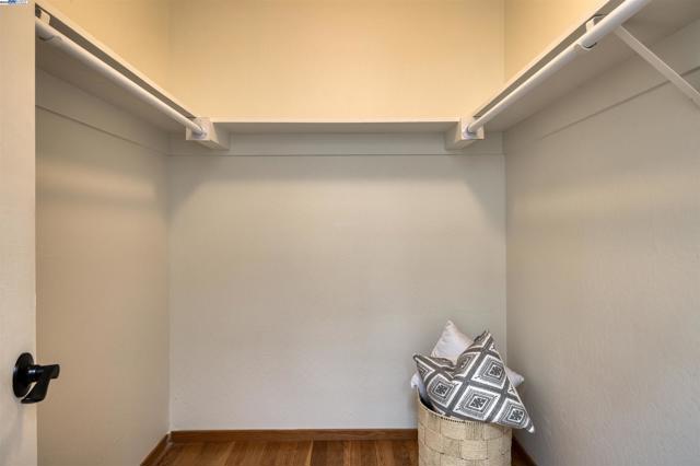 17 Ora Way, San Francisco CA: https://media.crmls.org/mediaz/e66b0a99-b4ae-48bd-814e-46f53c87e146.jpg