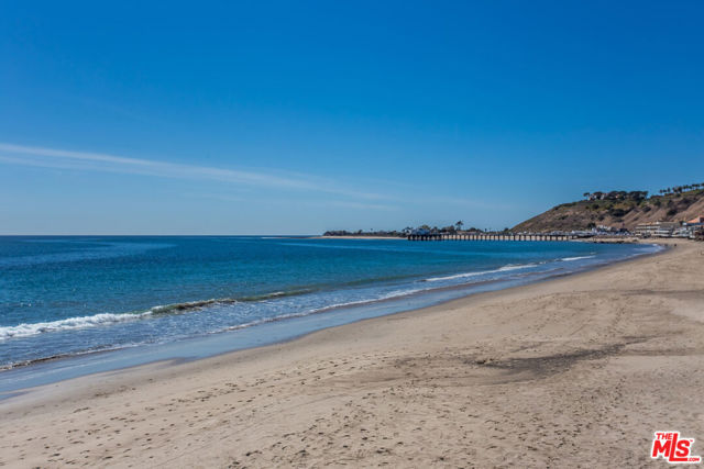 22548 PACIFIC COAST Highway, Malibu CA: https://media.crmls.org/mediaz/e66b5776-919c-46cf-972a-22f040f0c45f.jpg