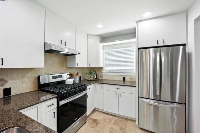 865 Carlisle Way, Sunnyvale CA: https://media.crmls.org/mediaz/e66b68d6-07df-4e1c-9ad0-275be2d522cb.jpg