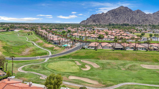 78079 Calle Norte, La Quinta CA: https://media.crmls.org/mediaz/e66b9721-cfaf-4a18-b96a-ab4a6ccde7b2.jpg