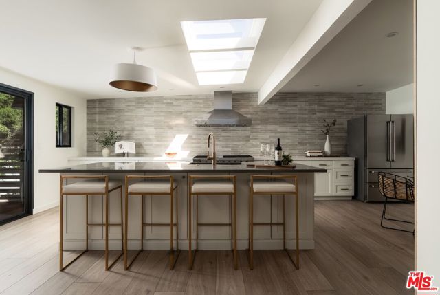 1060 Monte Drive, Santa Barbara CA: https://media.crmls.org/mediaz/e66b99b2-6558-425d-a4a6-9e730afda673.jpg