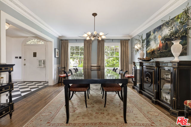 232 N Arden Boulevard, Los Angeles CA: https://media.crmls.org/mediaz/e66bc92d-0e45-4bd6-b9e0-afa8adaea545.jpg