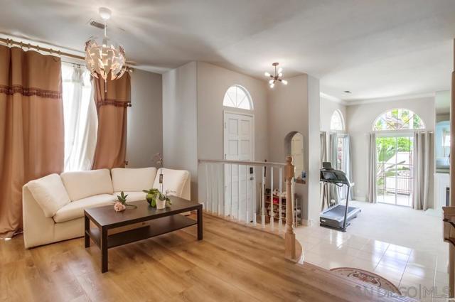5159 Renaissance Ave, San Diego CA: https://media.crmls.org/mediaz/e66c13ea-8115-41ce-ad38-a506cf6951a6.jpg