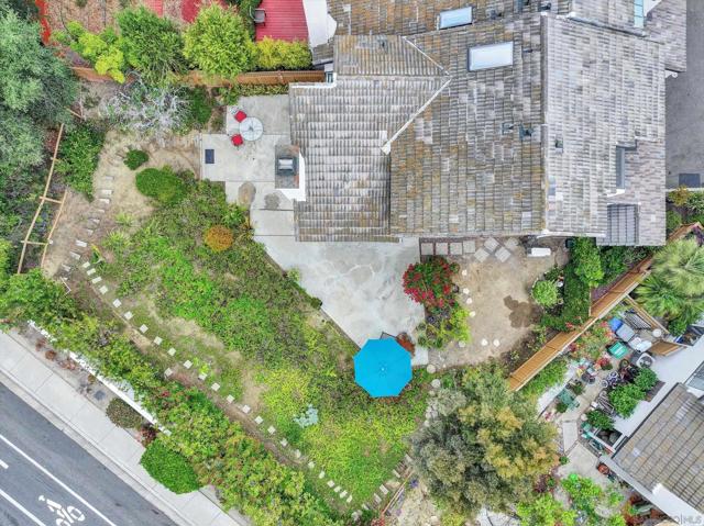 6426 Caminito Listo, San Diego CA: https://media.crmls.org/mediaz/e66c928d-2eee-4f19-88f7-221b60db9b23.jpg