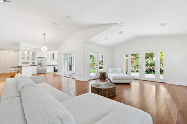 2643 Buena Vista Ave, Walnut Creek CA: https://media.crmls.org/mediaz/e66ca7bb-8bd9-4b3a-9502-a5c2c78f6ecd.jpg