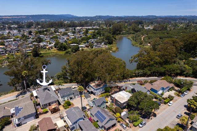 21130 E Cliff Drive, Santa Cruz CA: https://media.crmls.org/mediaz/e66ccb75-acc6-4e02-929c-da2a201bac82.jpg