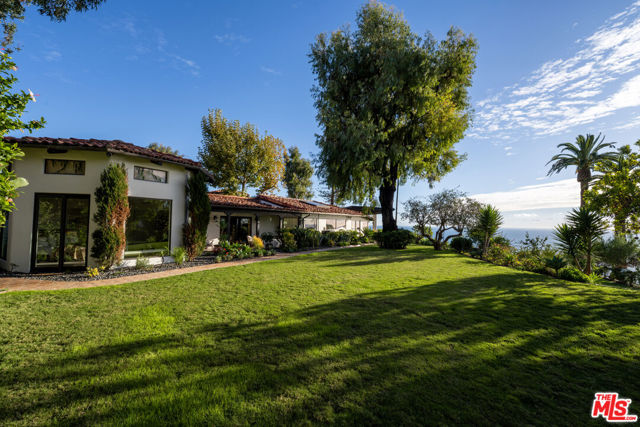 21607 Rambla Vista, Malibu CA: https://media.crmls.org/mediaz/e66d0bfe-564a-4db0-8ff8-280a0af7b3de.jpg