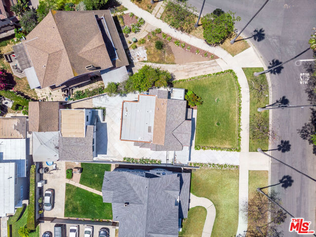 4308 Victoria Park Drive, Los Angeles CA: https://media.crmls.org/mediaz/e66d3064-1401-495f-9ee3-f42a277f9e15.jpg