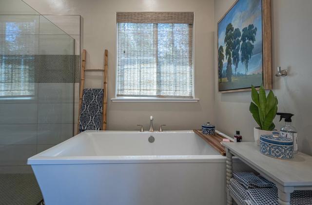 2967 Garnet Way, Marina CA: https://media.crmls.org/mediaz/e66d75fa-5bad-4529-8427-846ea26a308d.jpg
