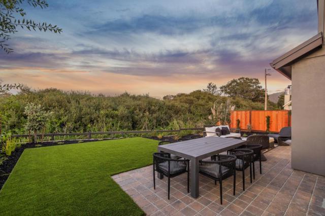 587 Creekside Court, Half Moon Bay CA: https://media.crmls.org/mediaz/e66e1bc7-6e23-4d4f-a974-d934b4aeff9a.jpg