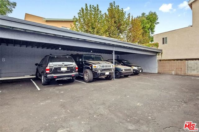 5529 Bonner Avenue, North Hollywood CA: https://media.crmls.org/mediaz/e66e227c-6621-4382-bd34-6f2b0bb2eba7.jpg