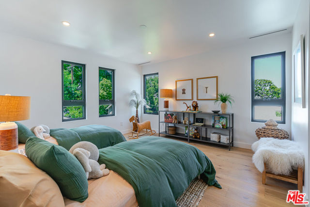 11559 La Maida Street, Valley Village CA: https://media.crmls.org/mediaz/e66e4153-50f8-4ca7-9061-59f61259305c.jpg