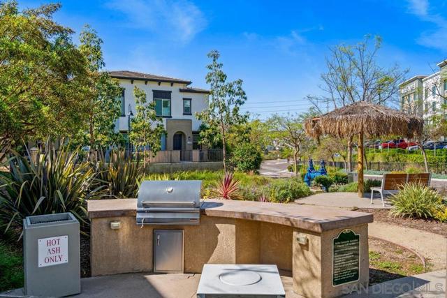 2445 Verano Way, Vista CA: https://media.crmls.org/mediaz/e66e933b-5a05-45d1-a763-0f5354472df5.jpg