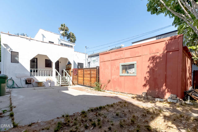 632 Mariposa Avenue, Los Angeles CA: https://media.crmls.org/mediaz/e66f4ba3-3270-4978-bf1e-cb73a64c8a2c.jpg