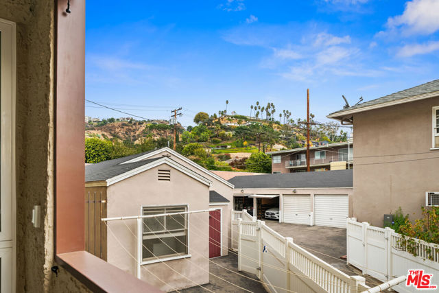 125 W Mountain Street, Glendale CA: https://media.crmls.org/mediaz/e66f54c5-c1ad-4ed8-80f1-a7979463af47.jpg