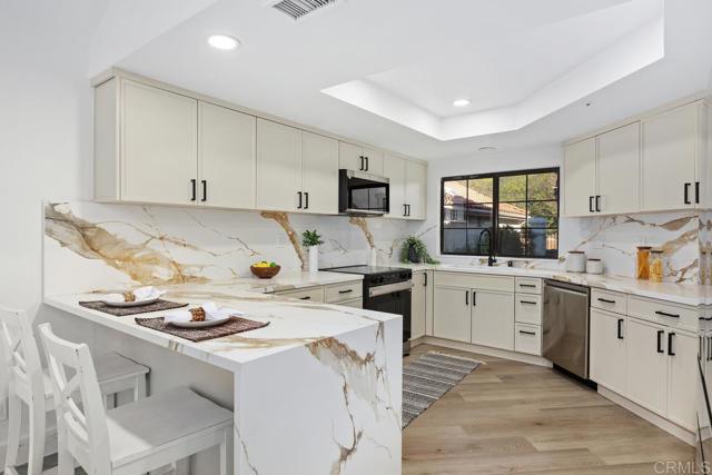 Detail Gallery Image 16 of 49 For 2533 Holly Valley Dr, Vista,  CA 92084 - 3 Beds | 2 Baths