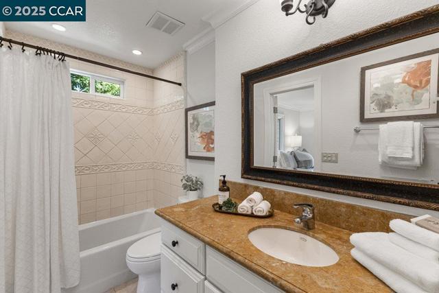 5 Kayser Ct, Walnut Creek CA: https://media.crmls.org/mediaz/e66fbf4c-6e87-465f-b228-2aa4ad8ea94a.jpg