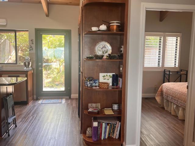 37 Binnacle Hl, Oakland CA: https://media.crmls.org/mediaz/e66ff5c2-86b5-4c26-a1a2-52aabc5022eb.jpg