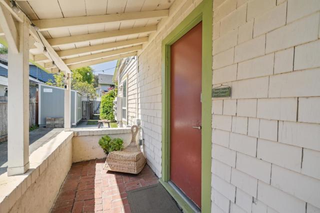 399 13th Avenue, Santa Cruz CA: https://media.crmls.org/mediaz/e6703422-bf26-4763-adff-b8aba7babbcf.jpg