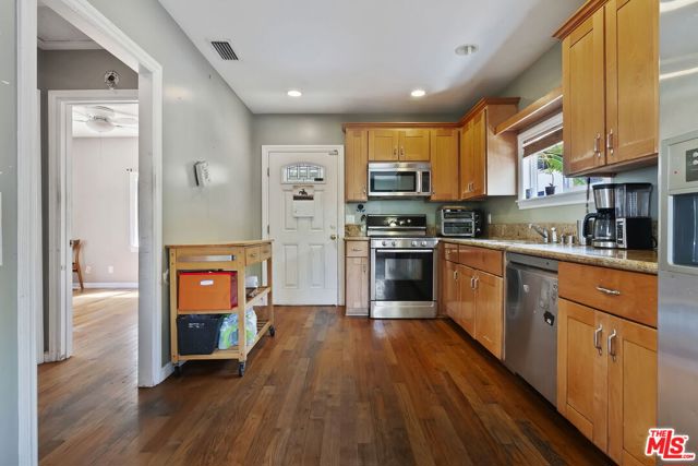 1947 Whitmore Avenue, Los Angeles CA: https://media.crmls.org/mediaz/e670bfeb-71b7-4adb-82cb-9f1ecf6c6e8b.jpg