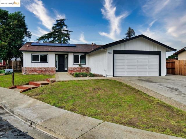 2112 Matthew CT, Pittsburg CA: https://media.crmls.org/mediaz/e6713736-9958-4465-9d82-52de9a38b621.jpg