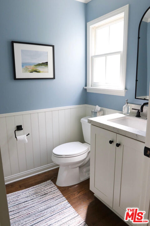 1121 Princeton Street, Santa Monica CA: https://media.crmls.org/mediaz/e671571a-df0f-4897-ad4d-d0ed81cfe852.jpg