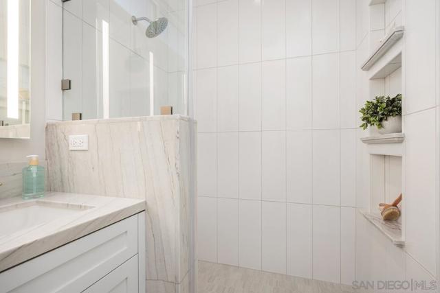 559 N Vulcan Ave, Encinitas CA: https://media.crmls.org/mediaz/e672499a-0e2a-438b-8c18-3f2a345cd4c6.jpg