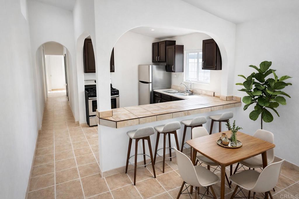 https://media.crmls.org/mediaz/e672a229-29d2-47d7-b0eb-32be6a118d23.jpg?preset=X-Large