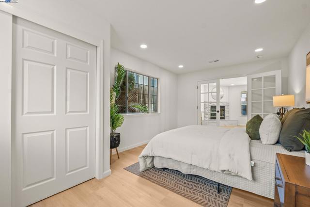 2561 Middlefield Ave, Fremont CA: https://media.crmls.org/mediaz/e67345b2-192c-408d-b892-111b3f1db402.jpg