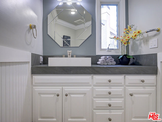 7800 Veragua Drive, Playa del Rey CA: https://media.crmls.org/mediaz/e674f29f-8039-4de4-b2db-4fcccb461fc1.jpg