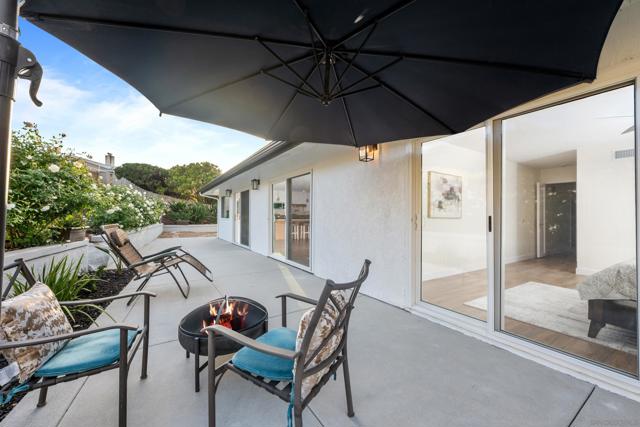 12195 San Tomas Pl, San Diego CA: https://media.crmls.org/mediaz/e6752fa8-286b-4f51-bfec-be9f572399e4.jpg