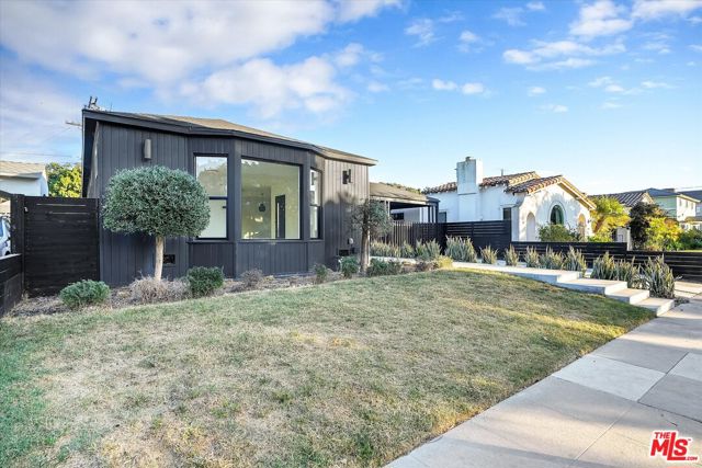 4122 S Bronson Avenue, Los Angeles CA: https://media.crmls.org/mediaz/e675d334-b817-4404-8204-598acc435f42.jpg