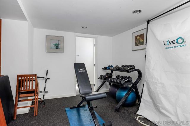 317 Pine Ave, Carlsbad CA: https://media.crmls.org/mediaz/e6763803-837b-41b5-abe2-eb7a53e60b51.jpg