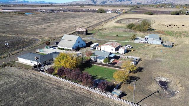 1204 Shore Road, Hollister CA: https://media.crmls.org/mediaz/e676cac6-b0d2-4a22-b5ea-9acae4f9b395.jpg