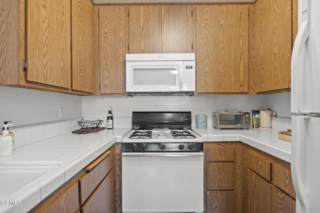 644 Thoreau Lane, Ventura CA: https://media.crmls.org/mediaz/e6786925-3360-487b-bf24-89ac34d560e3.jpg