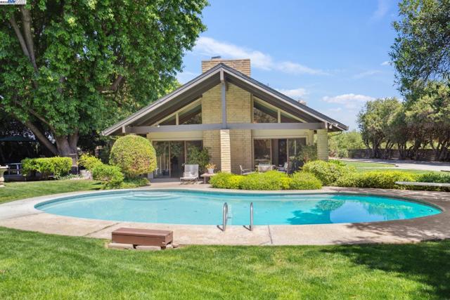 419 Burkhard Rd, Patterson CA: https://media.crmls.org/mediaz/e6786f36-b28f-401a-93fb-ad0984396f57.jpg