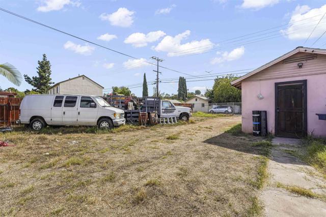 127 W 5Th Avenue, Escondido CA: https://media.crmls.org/mediaz/e678846b-9099-4ae1-a8ea-3365da780001.jpg