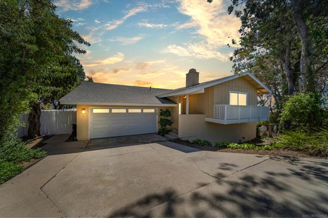 17221 Cloudcroft Dr, Poway CA: https://media.crmls.org/mediaz/e678ea64-19e3-46df-b7f8-ca0ab8309d63.jpg