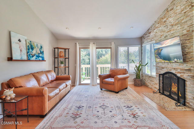 434 Vista Dorado Lane, Oak Park CA: https://media.crmls.org/mediaz/e678f6f3-89c5-4bab-9bfc-dfdd5e0df8b3.jpg