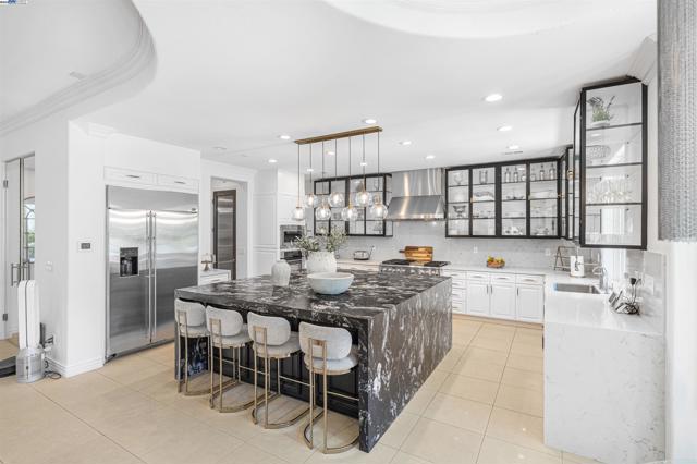 8324 Waterwell Way, Tracy CA: https://media.crmls.org/mediaz/e679305e-e752-4f70-9359-eb73c06af466.jpg