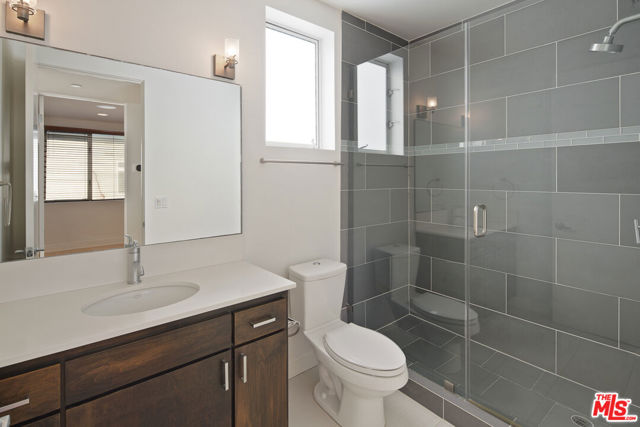 43 Ozone Avenue, B photo 16