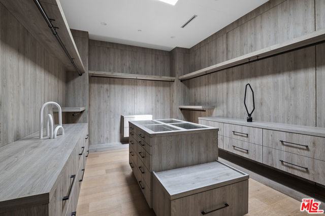 428 N La Jolla Avenue, Los Angeles CA: https://media.crmls.org/mediaz/e679d402-b1c4-439d-9f70-78efb5bd19d0.jpg