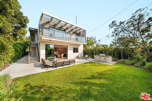 1213 Pine Street, Santa Monica CA: https://media.crmls.org/mediaz/e679d4be-b44d-4ecd-b543-a12d26f54e39.jpg