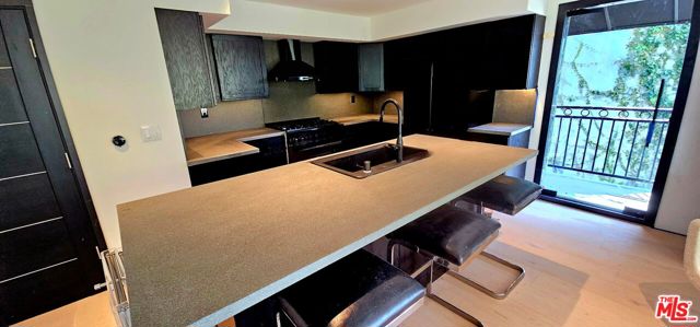 1782 Viewmont Drive, Los Angeles CA: https://media.crmls.org/mediaz/e679e160-e960-4926-b870-0fb2dc407268.jpg