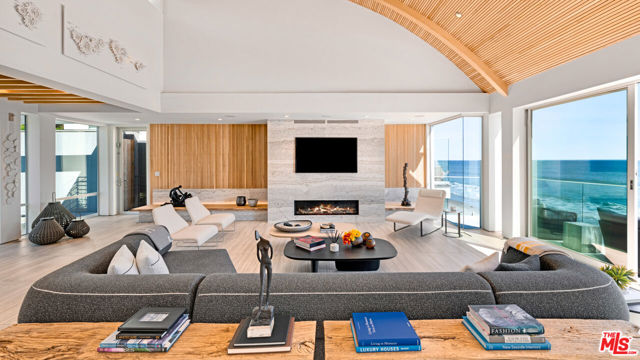 24572 Malibu Road, Malibu CA: https://media.crmls.org/mediaz/e679f2b6-20f4-4bc8-89ca-11a6d689eb9d.jpg
