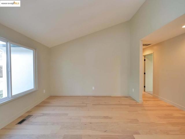 2112 Matthew CT, Pittsburg CA: https://media.crmls.org/mediaz/e67a01fb-f046-4c15-92b4-c7c7b8bbb105.jpg