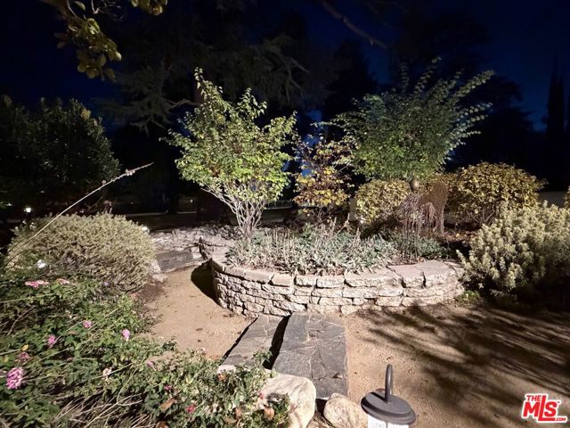 13957 Chandler Boulevard, Sherman Oaks CA: https://media.crmls.org/mediaz/e67a3643-d876-45e3-8c6e-ea2c4e945ab2.jpg