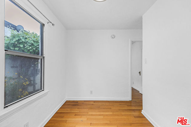 5918 3/4 Willoughby Avenue, Los Angeles CA: https://media.crmls.org/mediaz/e67a48ce-b9f0-4152-83f2-1753727fe8d3.jpg