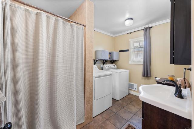 Detail Gallery Image 18 of 41 For 2847 Broadway, San Diego,  CA 92102 - 4 Beds | 4 Baths