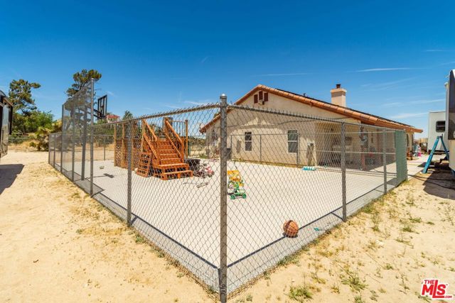 9999 Del Sol Avenue, Phelan CA: https://media.crmls.org/mediaz/e67aa404-7dec-40a6-b3a2-ce710da4ad76.jpg